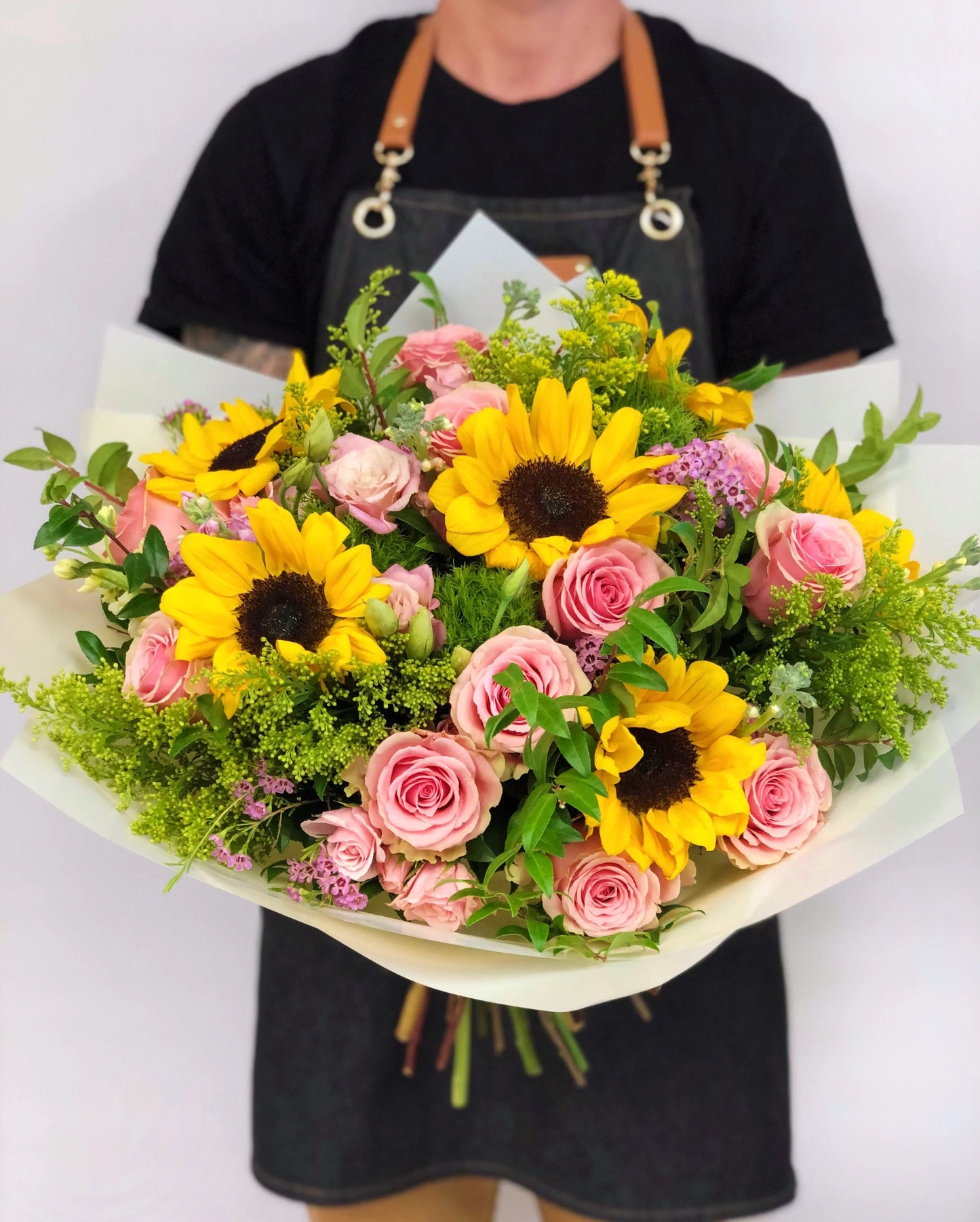 Extra Large Bouquet with roses and sunflower
